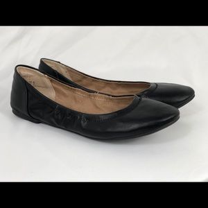 Amazon essential flat shoes size 10
